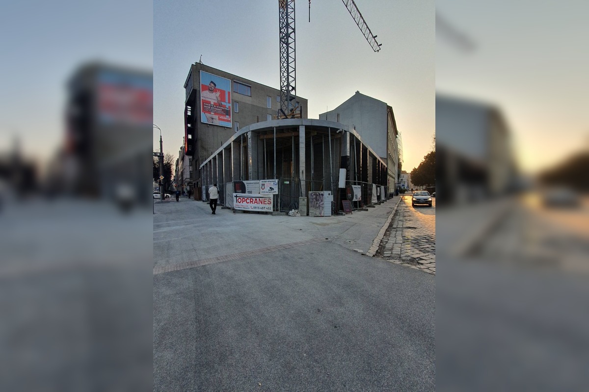 FOTO: Na Malom trhu rastie Dom na Malom trhu. Nahradí známu jedáleň, ľudia spomínajú na legendárny perkelt, foto 1