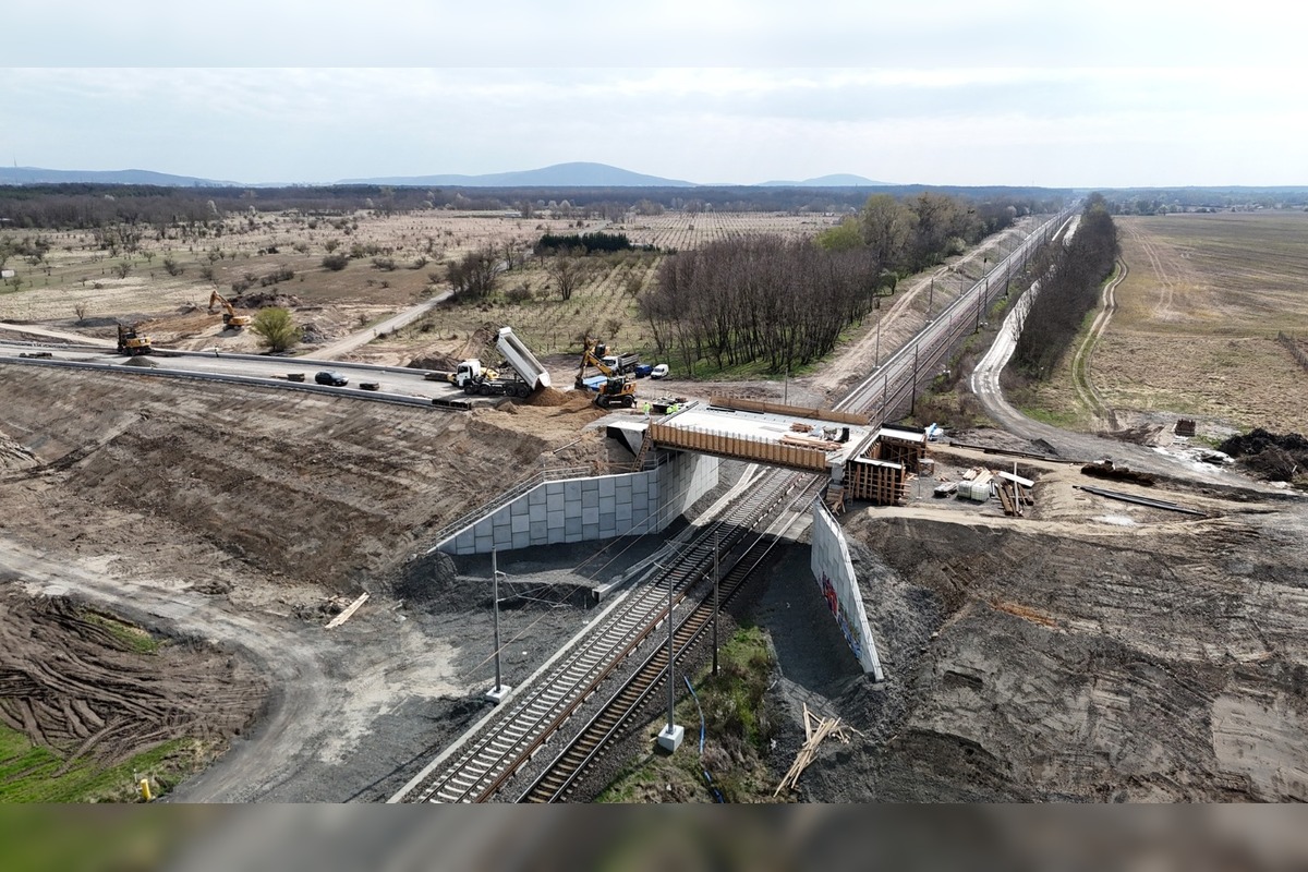 FOTO: FOTO: Pri Stupave rastie nový nadjazd: Nahradí železničné priecestie a zlepší dopravu v regióne, foto 10