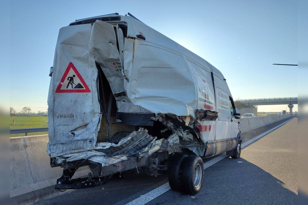 FOTO: Neďaleko Bratislavy musel pri nehode zasahovať vrtuľník. V centre a okolí sú opäť mnohé kolóny, foto 2