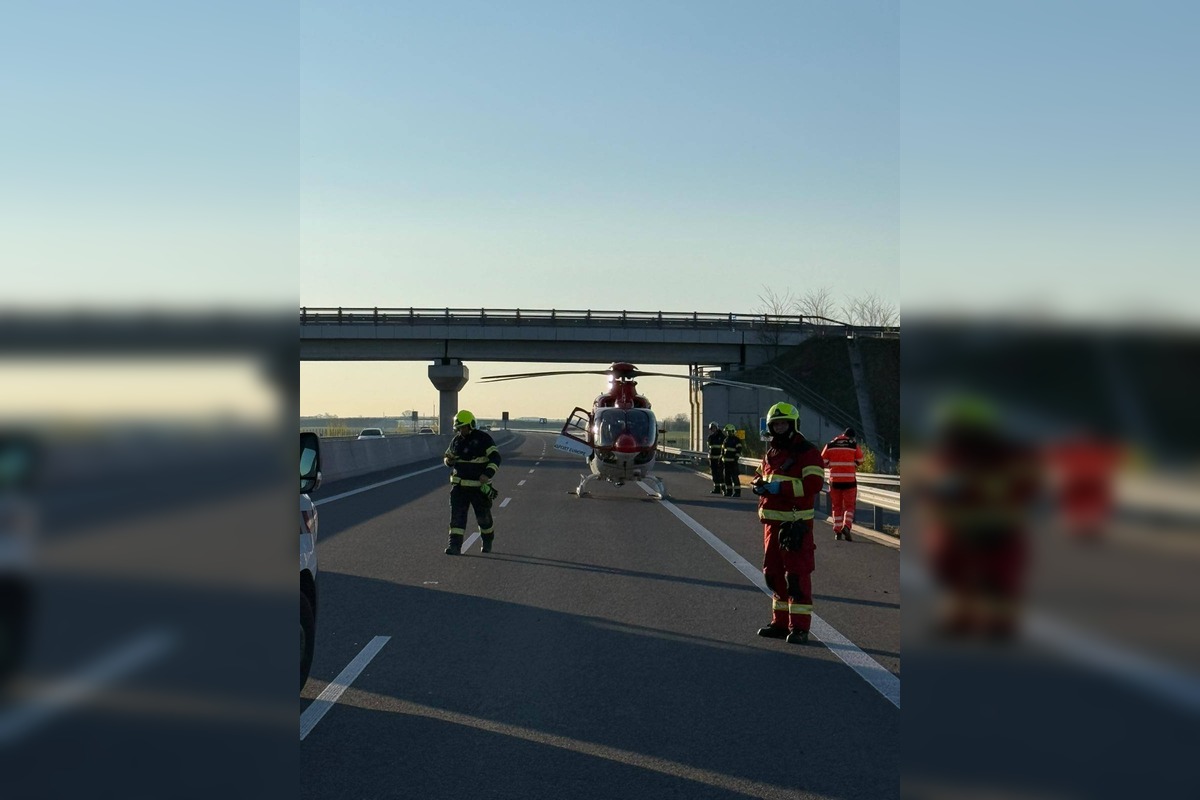 FOTO: Neďaleko Bratislavy musel pri nehode zasahovať vrtuľník. V centre a okolí sú opäť mnohé kolóny, foto 3