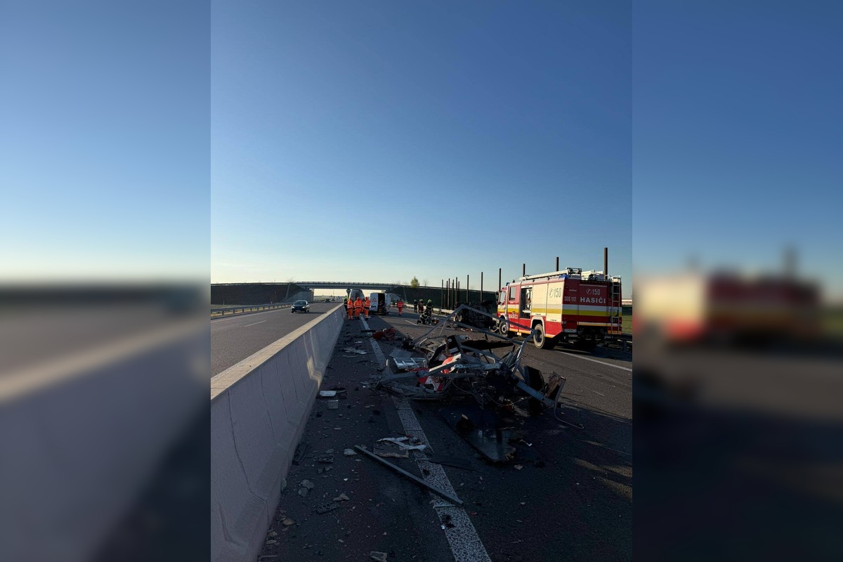 FOTO: Neďaleko Bratislavy musel pri nehode zasahovať vrtuľník. V centre a okolí sú opäť mnohé kolóny, foto 5