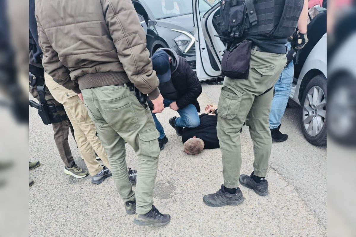 FOTO: Policajti zadržali muža, ktorý v marci zničil Kamenné námestie, foto 1