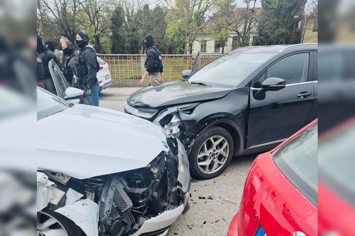 FOTO: Policajti zadržali muža, ktorý v marci zničil Kamenné námestie, foto 2