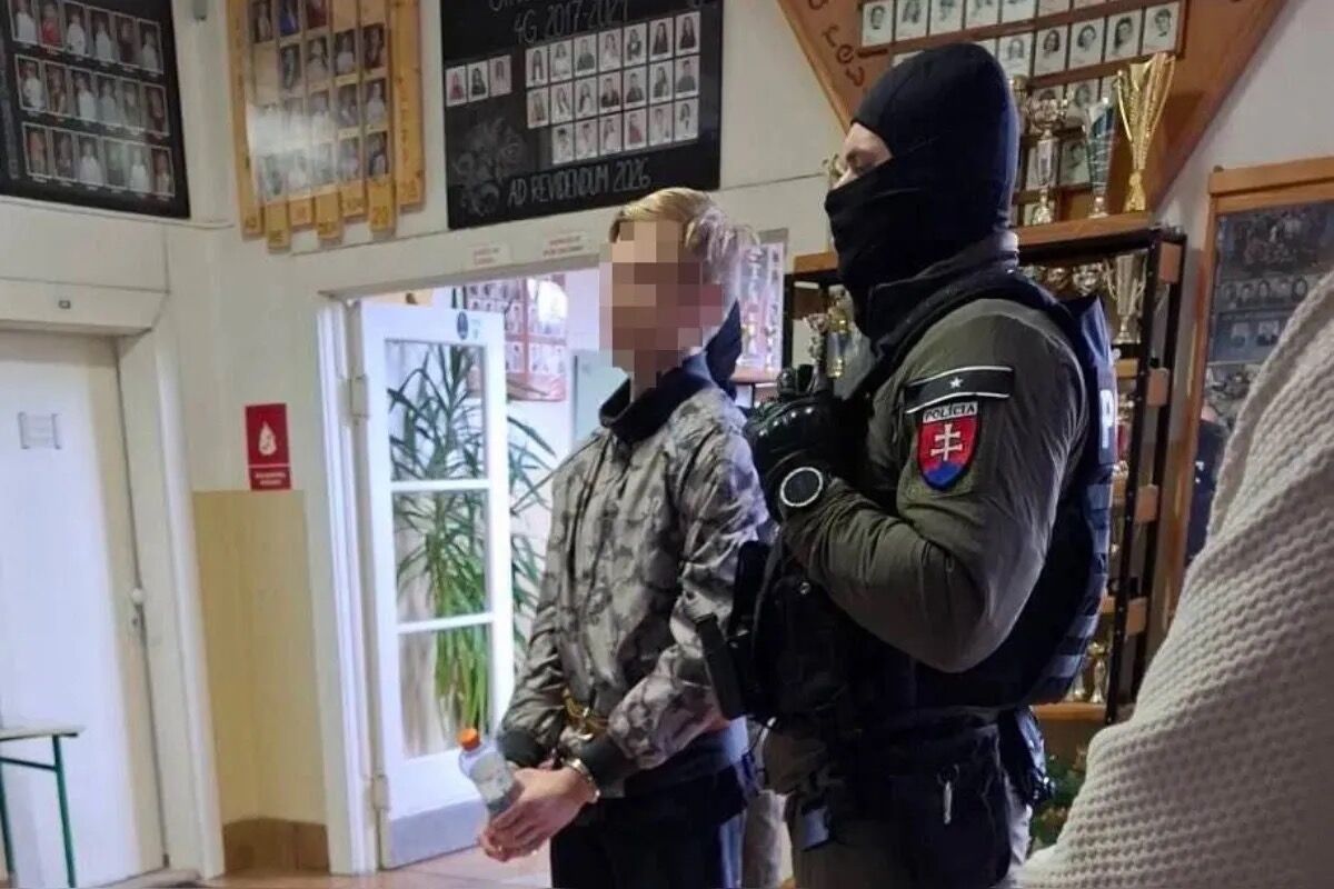 FOTO: Začína sa proces so Samuelom, ktorý na gymnáziu na Spiši útočil nožom, foto 1