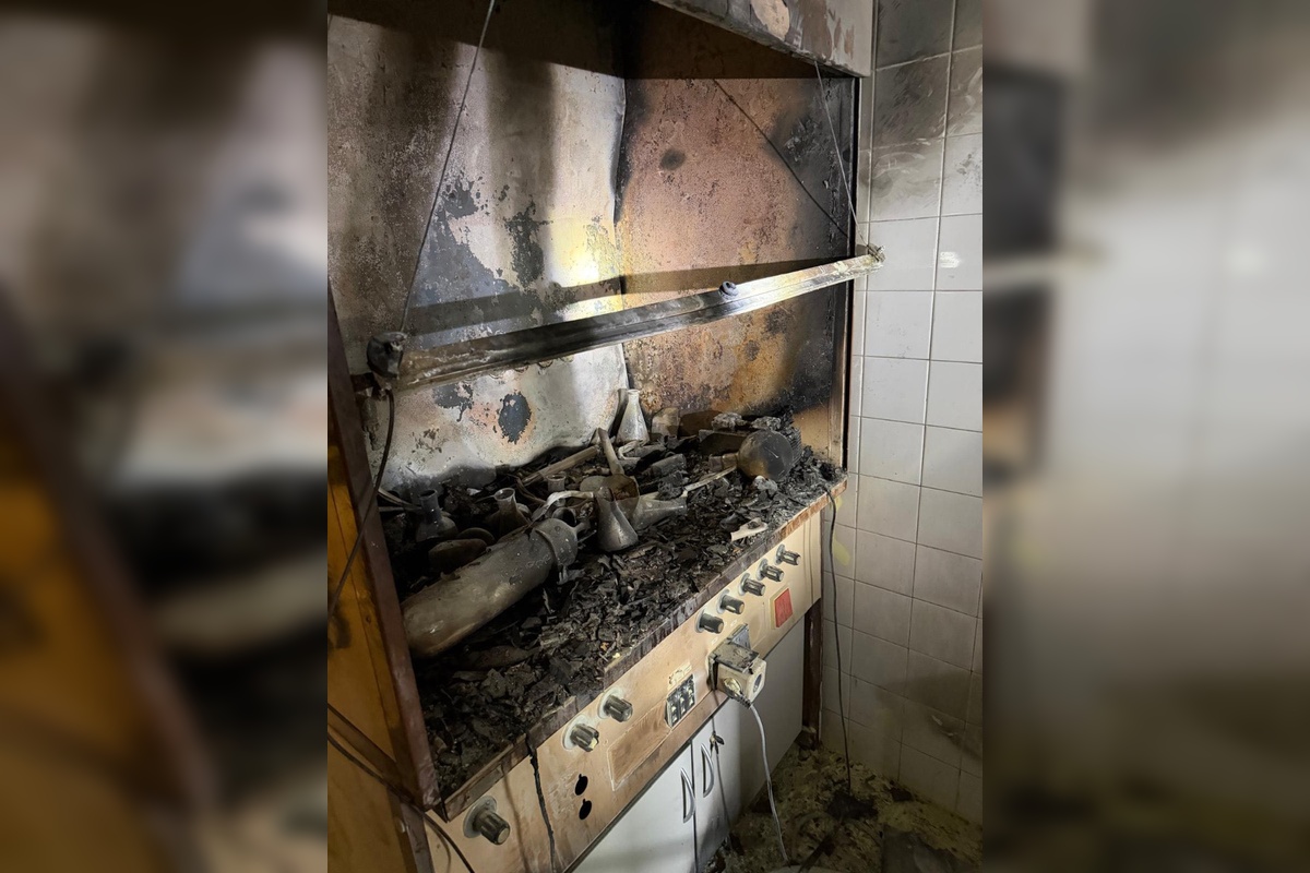 FOTO: V budove Slovenskej technickej univerzity došlo k požiaru, potrebná bola evakuácia osôb, foto 2