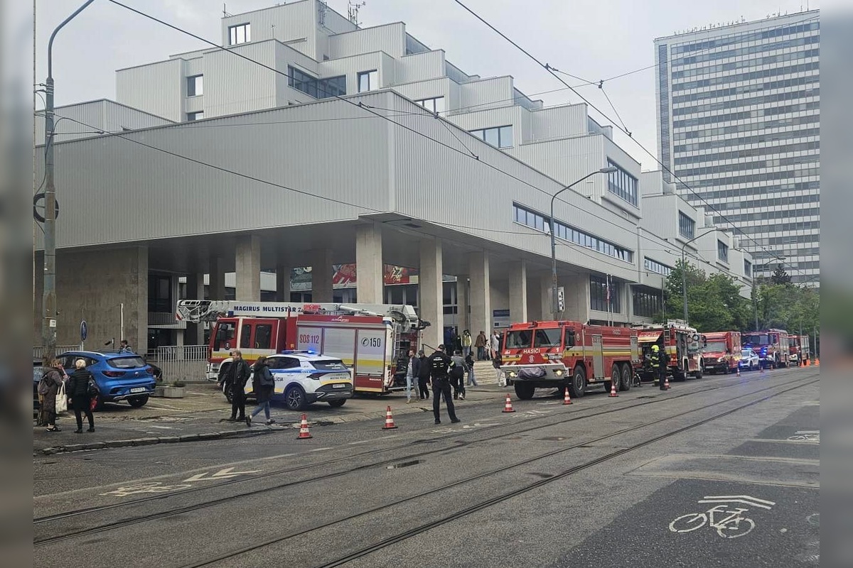 FOTO: V budove Slovenskej technickej univerzity došlo k požiaru, potrebná bola evakuácia osôb, foto 3