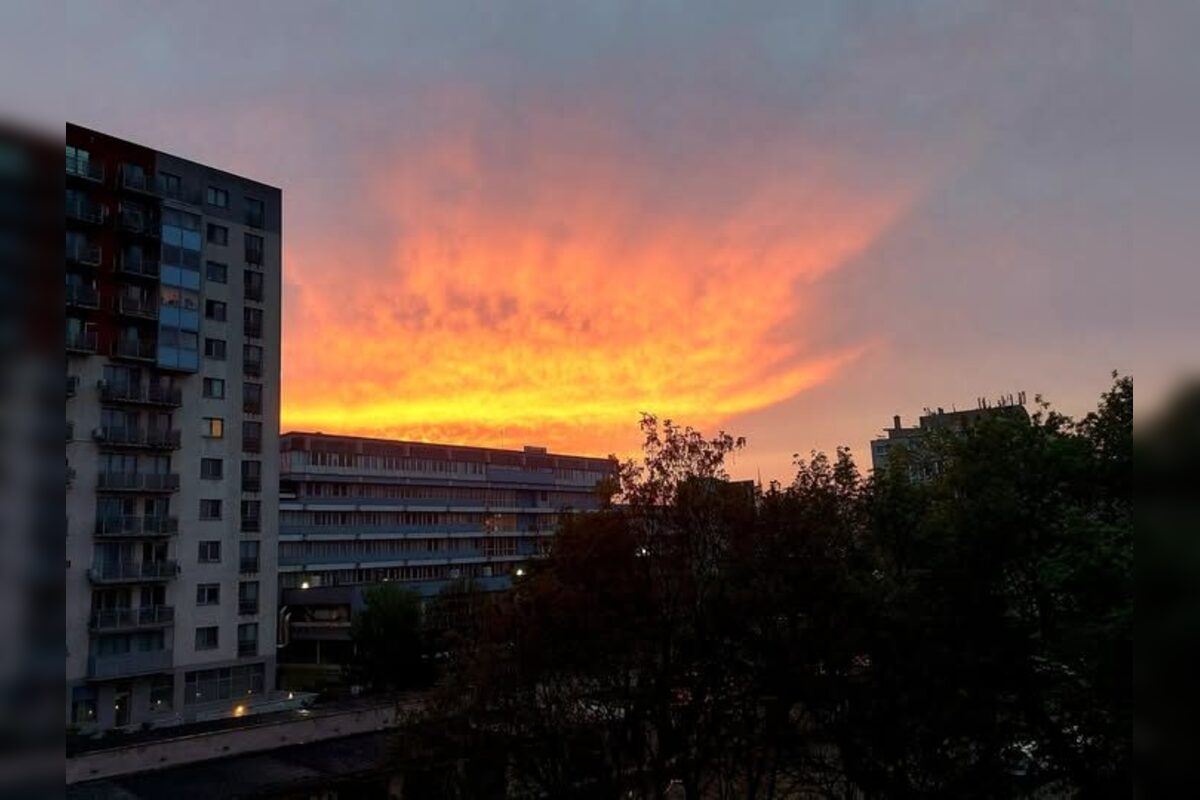 FOTO: Bratislavskú oblohu zaplavilo červené more. Ľudia zdieľajú fotky a sú nadšení z krásneho úkazu na oblohe., foto 12
