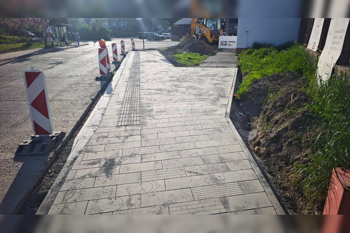 FOTO: Zanedbané parkovisko v Krasňanoch sa mení na moderný priestor. Revitalizácia pred depom finišuje, foto 10