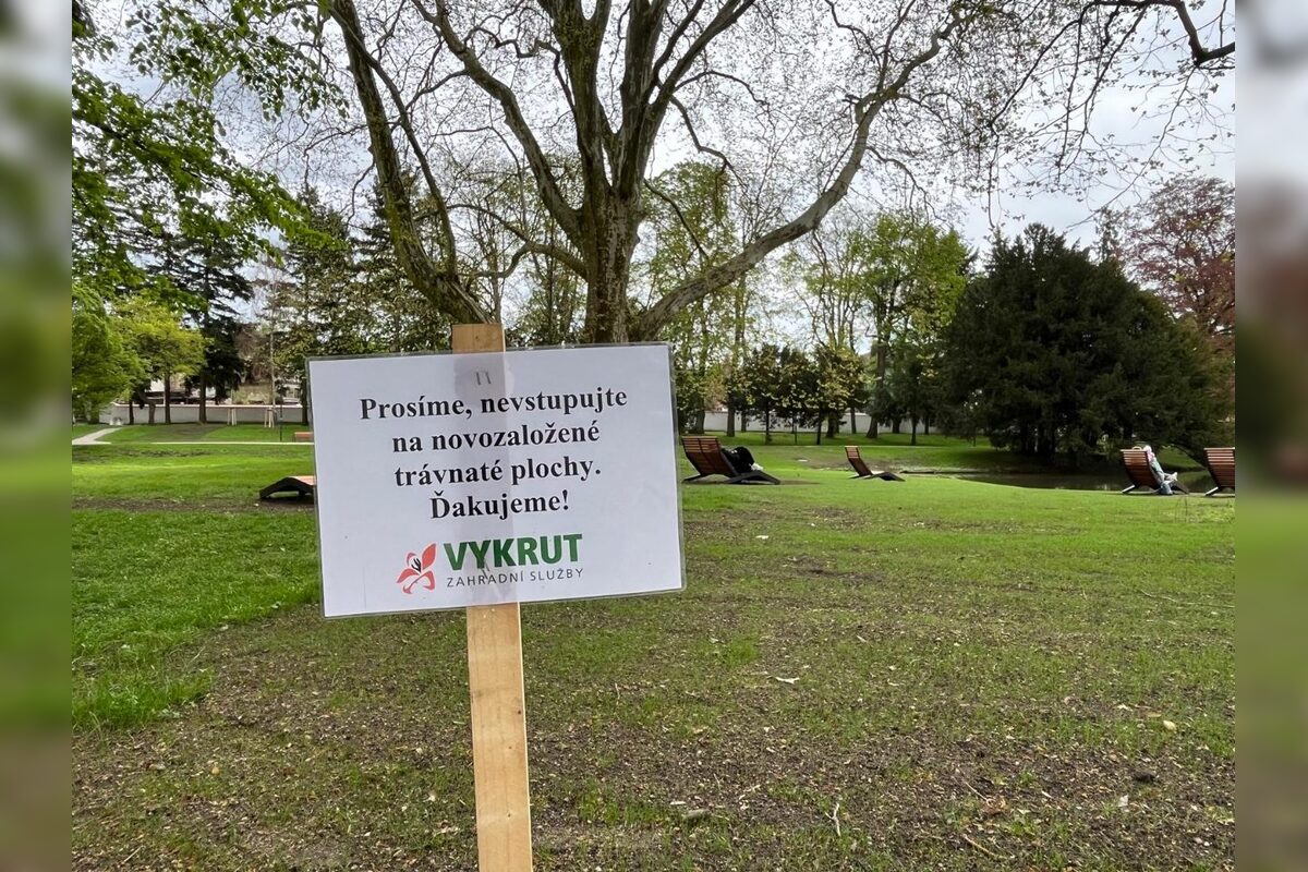 FOTO: Park vStupave len otvorili a už ho devastujú, ozval sa župan Droba, foto 1