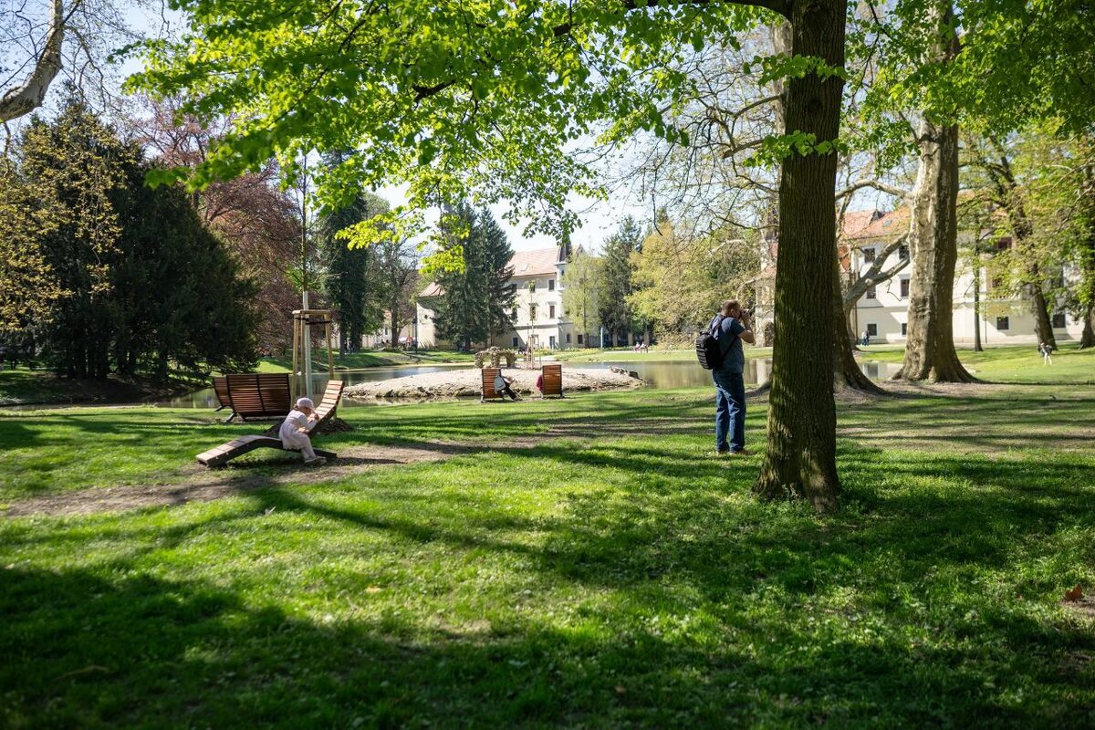 FOTO: Park vStupave len otvorili a už ho devastujú, ozval sa župan Droba, foto 12