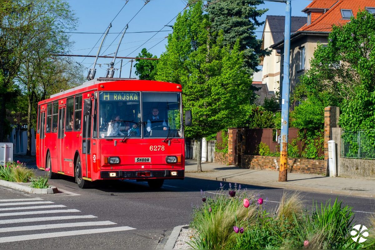 FOTO: Historické električky aj legendárne autobusy vyrazia do ulíc: Bratislava zažije víkend nostalgickej MHD zdarma, foto 7