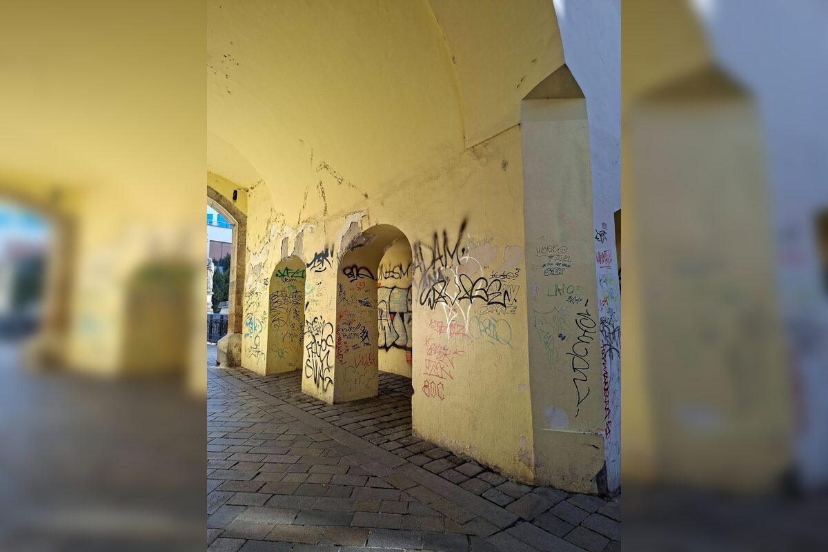 V Bratislave sa cez víkend slávnostne otvorili brány. Pri pohľade na tú Michalskú však ľuďom ostali len oči pre plač, foto 2