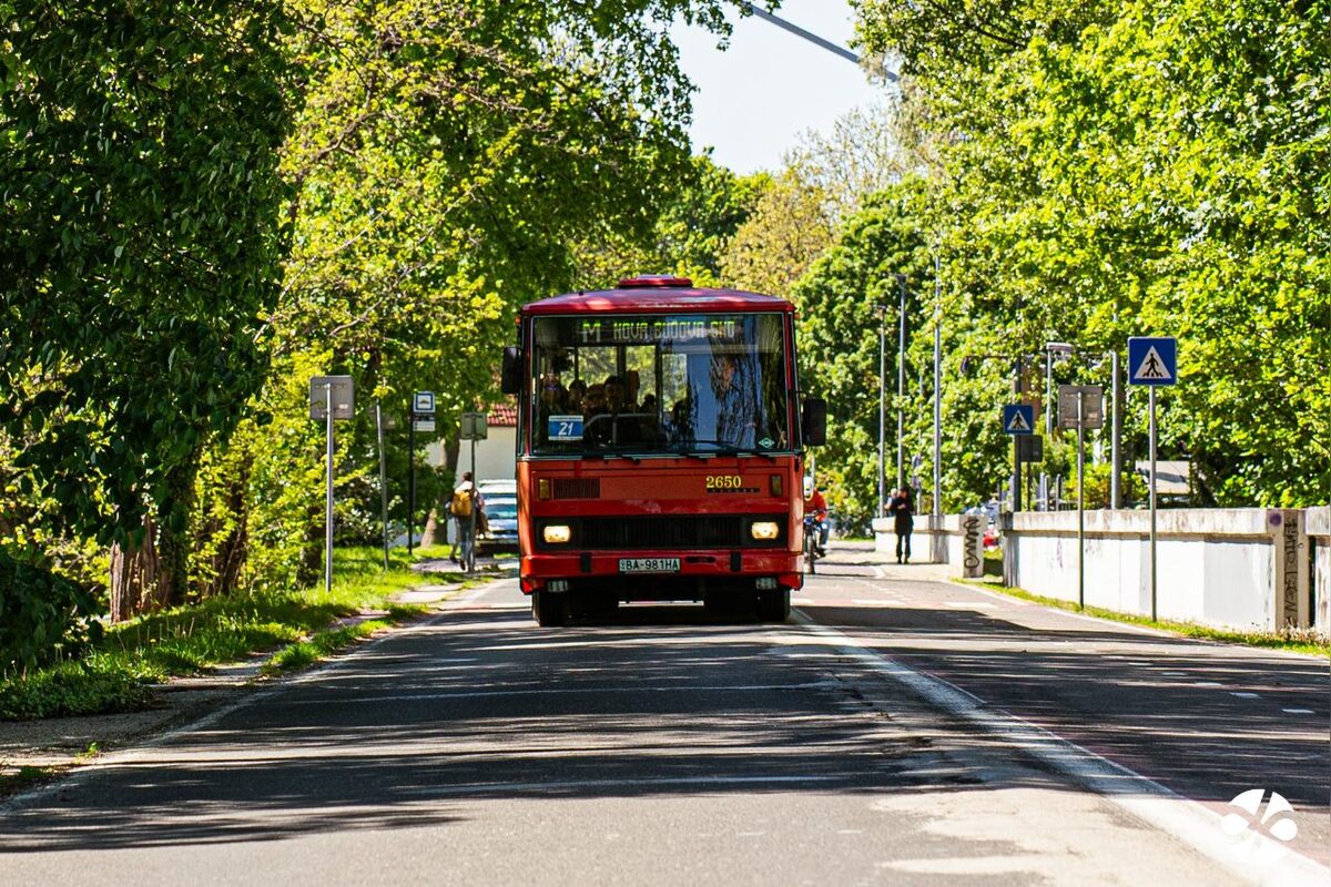 FOTO: Nostalgia v uliciach Bratislavy. Historické električky a autobusy opäť jazdili mestom, foto 6