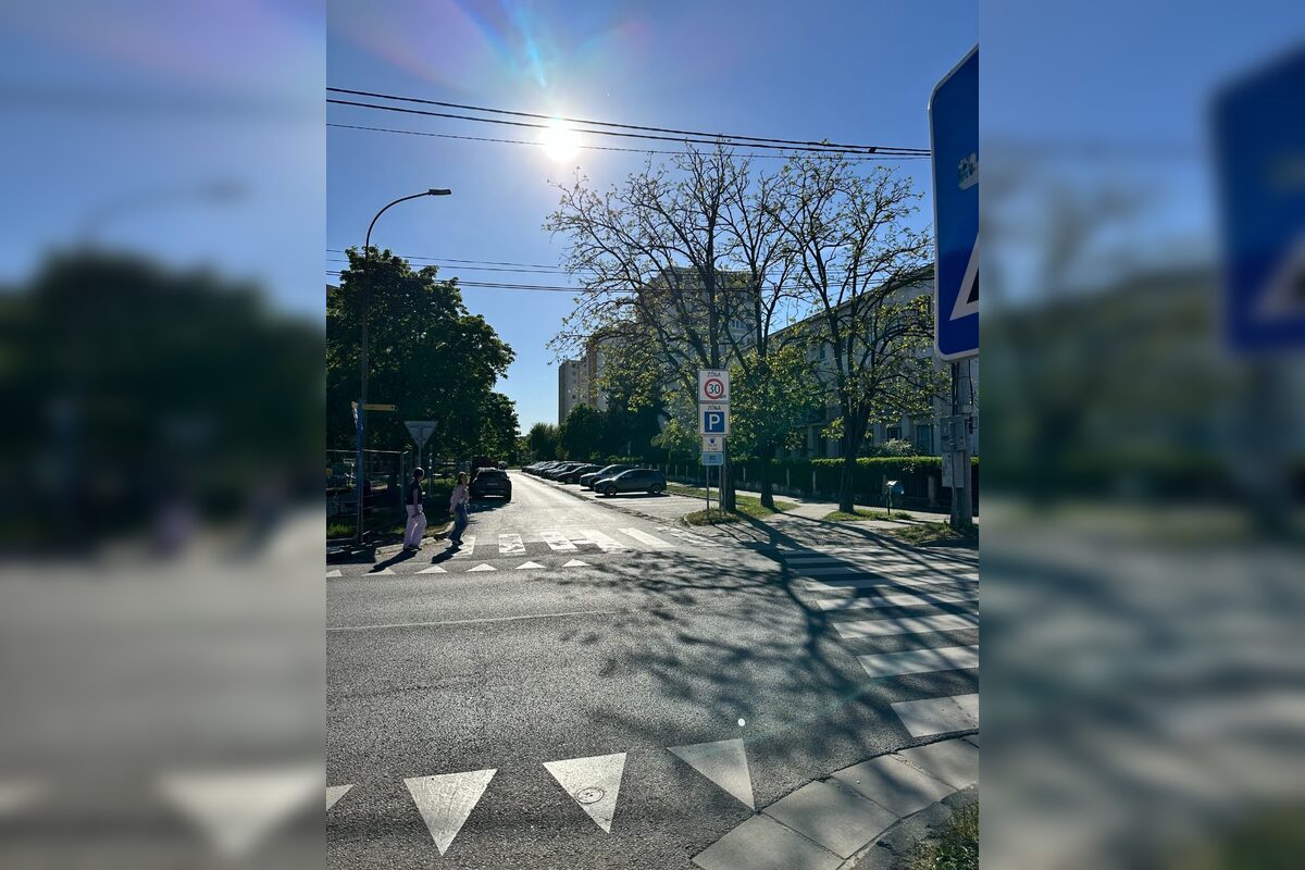 FOTO: Cesta pred úradom v Senci sa zatváram, autá ´dostali stopku, foto 1