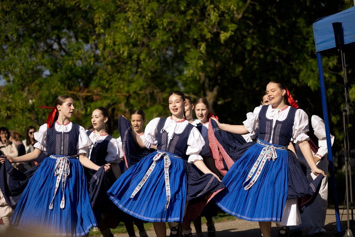 FOTO: Takto vyzeralo stavanie májov v Bratislavskom kraji, foto 41