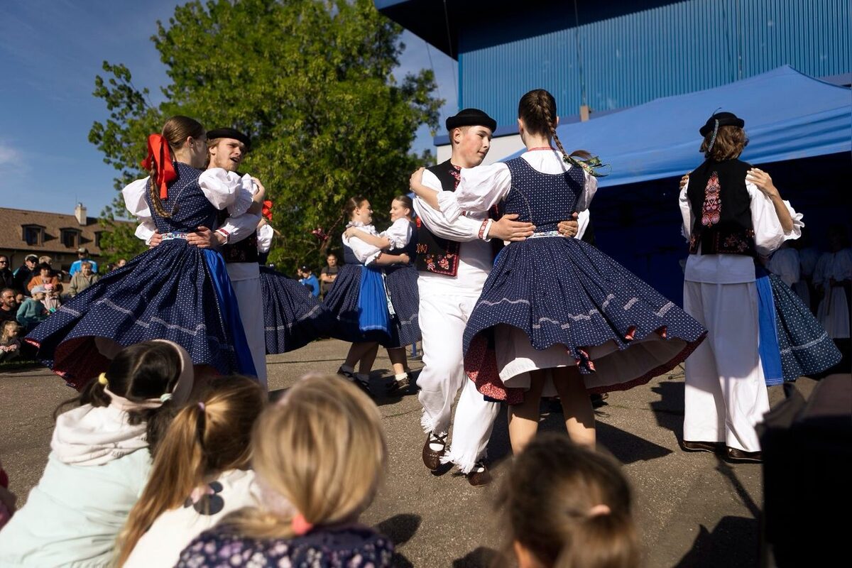 FOTO: Takto vyzeralo stavanie májov v Bratislavskom kraji, foto 44