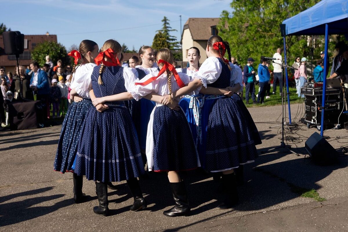 FOTO: Takto vyzeralo stavanie májov v Bratislavskom kraji, foto 49