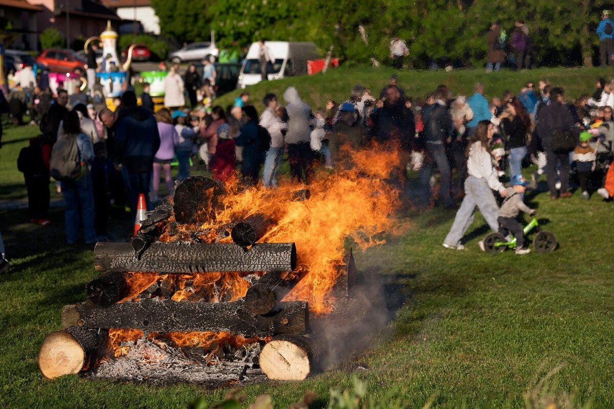 FOTO: Takto vyzeralo stavanie májov v Bratislavskom kraji, foto 50