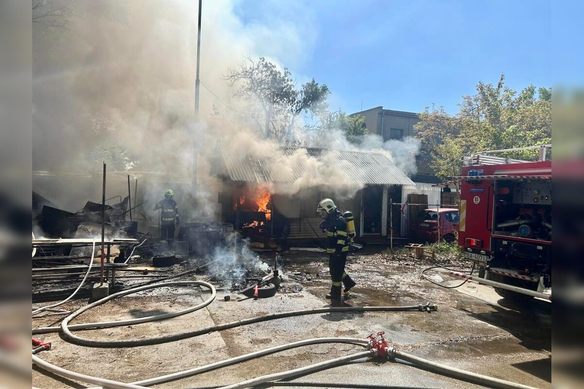 FOTO: Cez víkend horelo vo Vlčom hrdle. 20 hasičov ratovalo unimobunky, škoda je cez 4-tisíc eur, foto 2