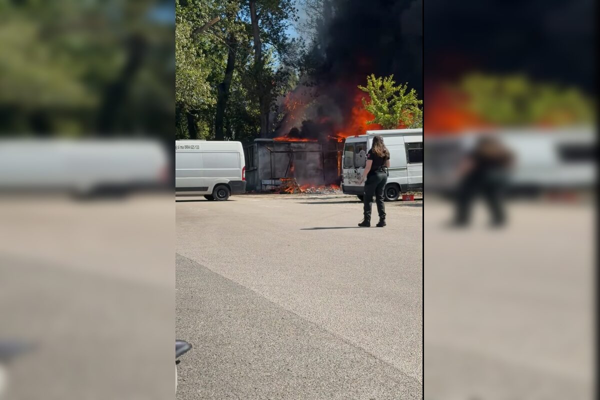FOTO: Cez víkend horelo vo Vlčom hrdle. 20 hasičov ratovalo unimobunky, škoda je cez 4-tisíc eur, foto 4