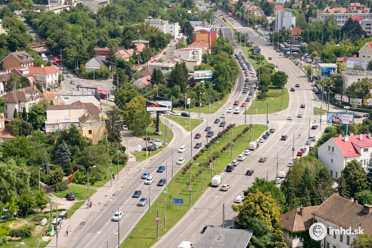 FOTO: Bratislavčania vybrali najhoršie cesty a križovatky v meste. Objavili priecestie smrti či otrasne nastavené semafo, foto 4