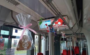 Vodič električky potešil cestujúcich počas svojich narodenín