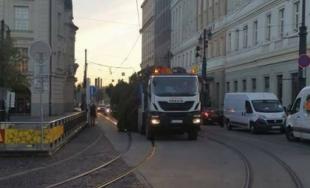 Na Hviezdoslavovom námestí už stojí vianočný stromček, starosta Starého Mesta ho rozsvieti už dnes