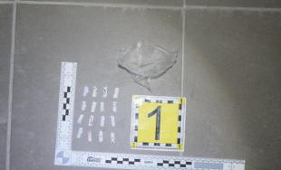 Na Stavbárskej ulici zasahovali policajti, zadržali 6 osôb v súvislosti s drogovou činnosťou