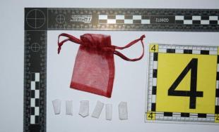 Na Stavbárskej ulici zasahovali policajti, zadržali 6 osôb v súvislosti s drogovou činnosťou