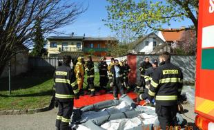 Bratislavskí hasiči si overili a doplnili zručnosti na medzinárodnom cvičení so škodlivými látkami