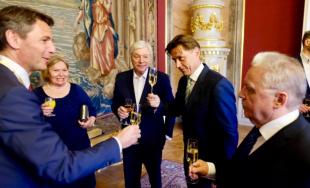 Cenu primátora si v piatok 20. apríla z rúk Iva Nesrovnala prevzalo 12 ocenených laureátov