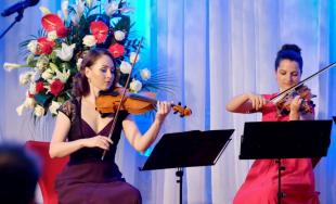 Cenu primátora si v piatok 20. apríla z rúk Iva Nesrovnala prevzalo 12 ocenených laureátov