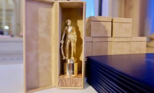 Cenu primátora si v piatok 20. apríla z rúk Iva Nesrovnala prevzalo 12 ocenených laureátov