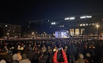 FOTO: Na protesty opozície prišli tisícky ľudí, ktorí sú proti rušeniu prokuratúry