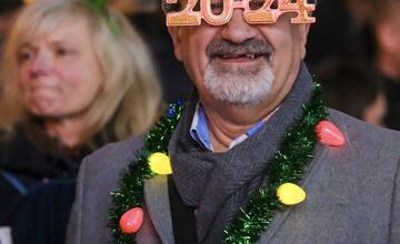 FOTO: Ako vyzerala oslava Nového roka v Bratislave? Pozrite si fotky z Hviezdoslavovho námestia