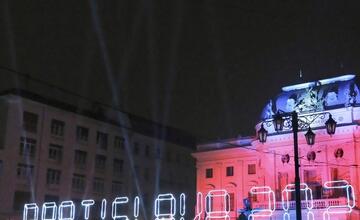 FOTO: Ako vyzerala oslava Nového roka v Bratislave? Pozrite si fotky z Hviezdoslavovho námestia