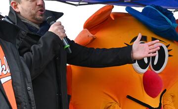 FOTO: V Senci sa konal 24. ročník Trojkráľového kúpania otužilcov