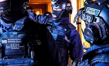 FOTO: Bratislavská mestská polícia kontrolovala priestory bývalého Hotela Flóra