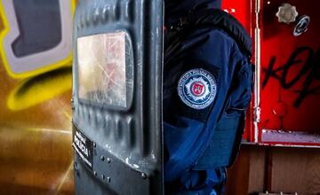 FOTO: Bratislavská mestská polícia kontrolovala priestory bývalého Hotela Flóra