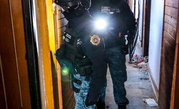 FOTO: Bratislavská mestská polícia kontrolovala priestory bývalého Hotela Flóra