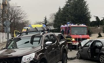 FOTO: V Senci na Pezinskej ulici sa zrazili tri autá