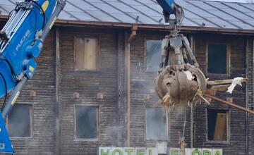 FOTO: Na mieste bývalého Hotela Flóra by malo stáť záchytné parkovisko