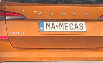 FOTO: Vodiči sú čoraz viac kreatívnejší so svojimi evidenčnými číslami. Tieto značky môžete stretnúť na cestách