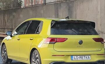 FOTO: Vodiči sú čoraz viac kreatívnejší so svojimi evidenčnými číslami. Tieto značky môžete stretnúť na cestách