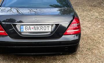 FOTO: Vodiči sú čoraz viac kreatívnejší so svojimi evidenčnými číslami. Tieto značky môžete stretnúť na cestách