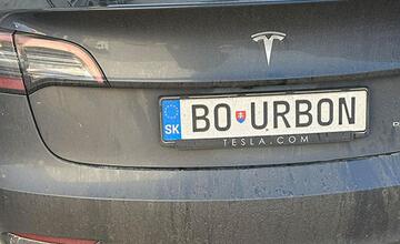 FOTO: Vodiči sú čoraz viac kreatívnejší so svojimi evidenčnými číslami. Tieto značky môžete stretnúť na cestách