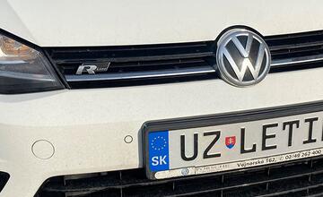 FOTO: Vodiči sú čoraz viac kreatívnejší so svojimi evidenčnými číslami. Tieto značky môžete stretnúť na cestách