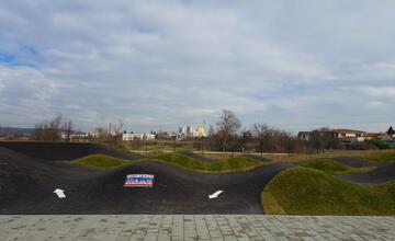 FOTO: V Pezinku je už otvorená pumptracková dráha, stála 188-tisíc eur