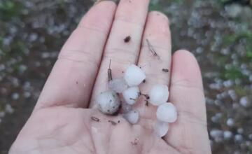 FOTO: V Lozorne padali ľadové krúpy, aj keď nebola búrka. Čo je za tým?