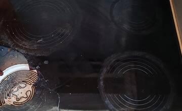 FOTO: Dvojica nájomníkokv nechala po sebe zničený byt v Petržalke